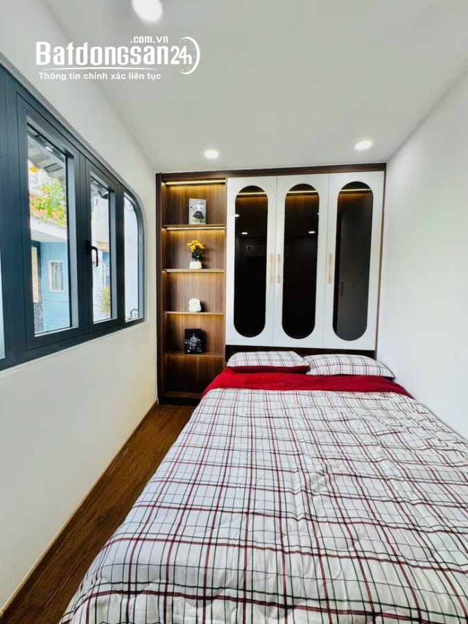 NHÀ ĐẸP 5 TẦNG – tặng full nội thất – đường Bạch Đằng - GẦN HÀNG XANH -  nhỉnh 4 tỷ