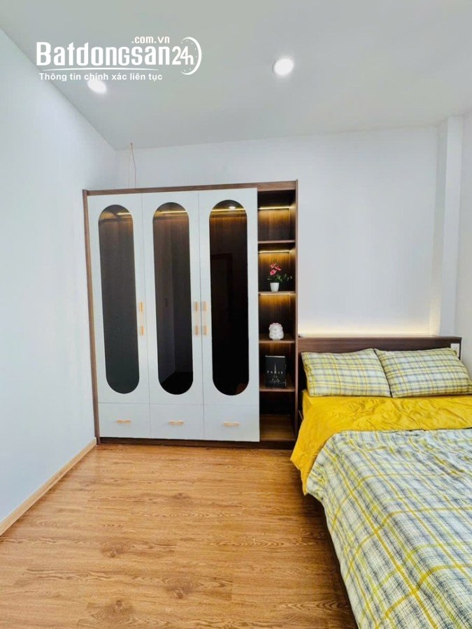 NHÀ ĐẸP 5 TẦNG – tặng full nội thất – đường Bạch Đằng - GẦN HÀNG XANH -  nhỉnh 4 tỷ