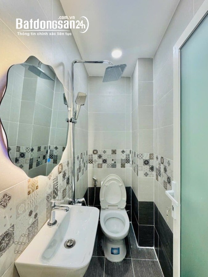 NHÀ ĐẸP 5 TẦNG – tặng full nội thất – đường Bạch Đằng - GẦN HÀNG XANH -  nhỉnh 4 tỷ