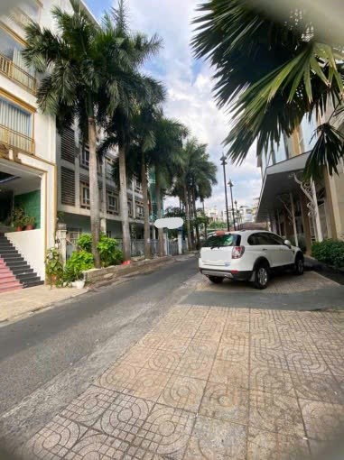Bán nhà mặt tiền Đường Hoàng Việt, Phường 4, Quận Tân Bình