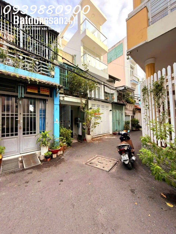 Oto ngủ trước cửa, hẻm 1 trục thông Hoàng Hoa Thám -> Nơ Trang Long, Bình Thạnh
