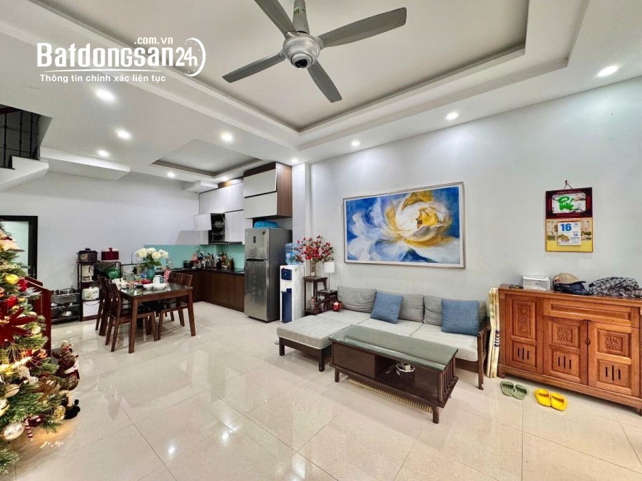 "Bán nhà phố Dương Văn Bé, Hai Bà Trưng 43m, 5 tầng. Giá: 8.9 tỷ