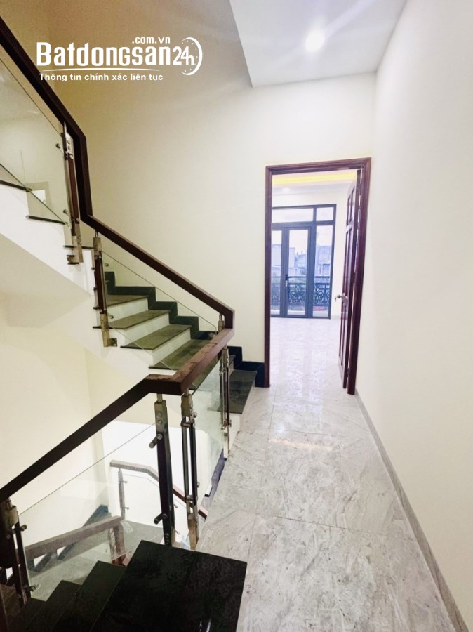 Bán nhà mặt phố Quốc Lộ 13, Thủ Đức, 60m², 4 tầng, 6.75  tỷ, sổ hồng