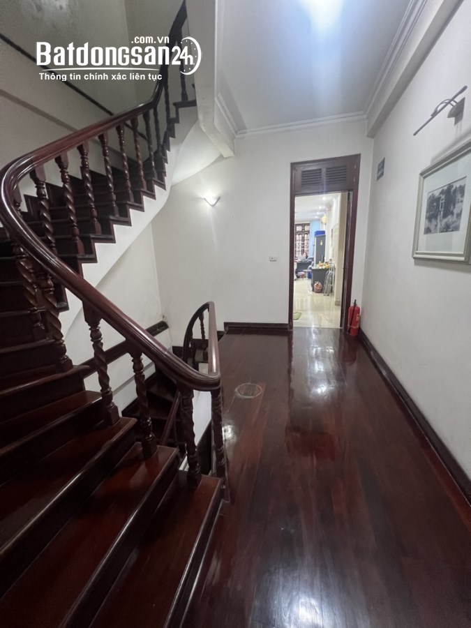 Nhà đẹp ở ngay- ô tô đỗ tránh - gần cầu Vĩnh tuy 5 tầng 5,3 ty