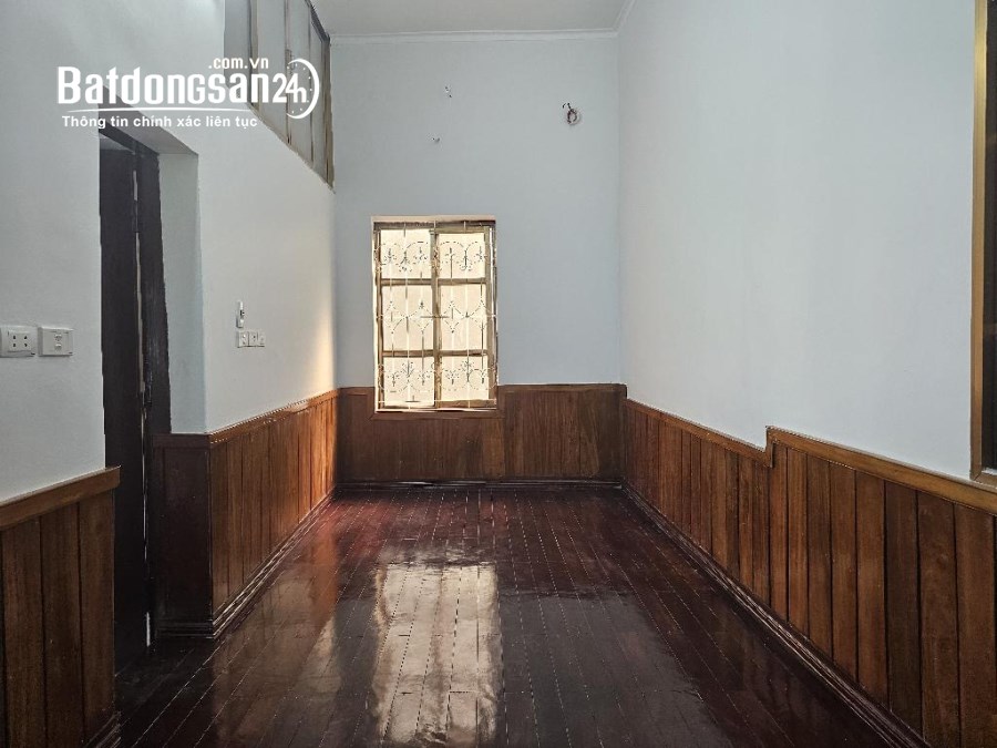 Nhà đẹp ở ngay- ô tô đỗ tránh - gần cầu Vĩnh tuy 5 tầng 5,3 ty