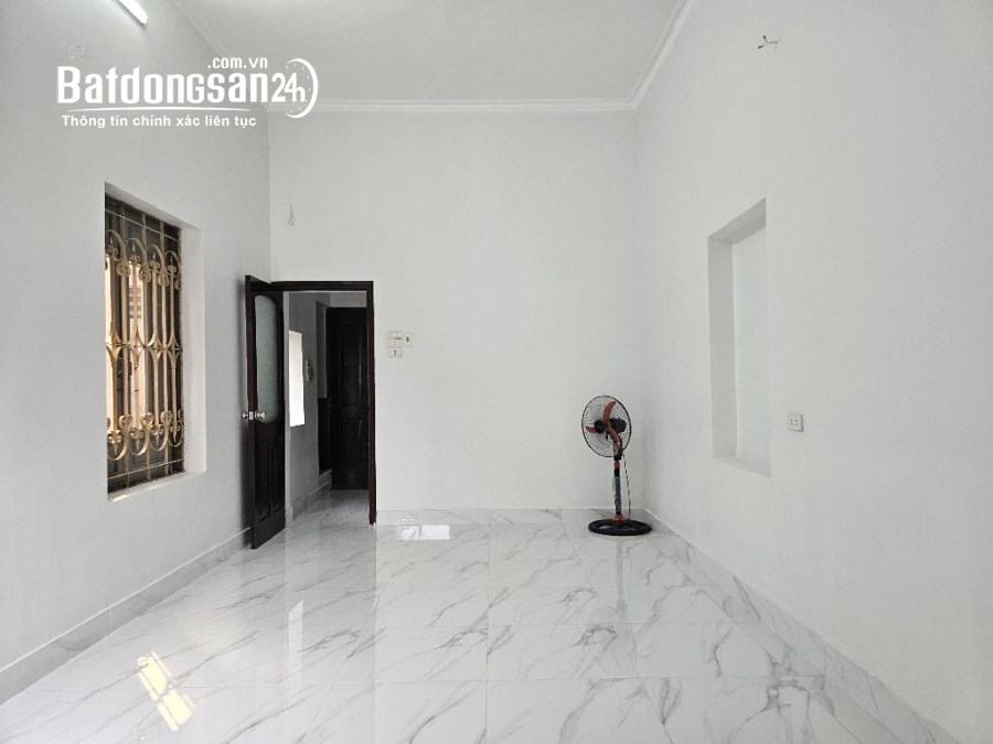 Nhà đẹp ở ngay- ô tô đỗ tránh - gần cầu Vĩnh tuy 5 tầng 5,3 ty