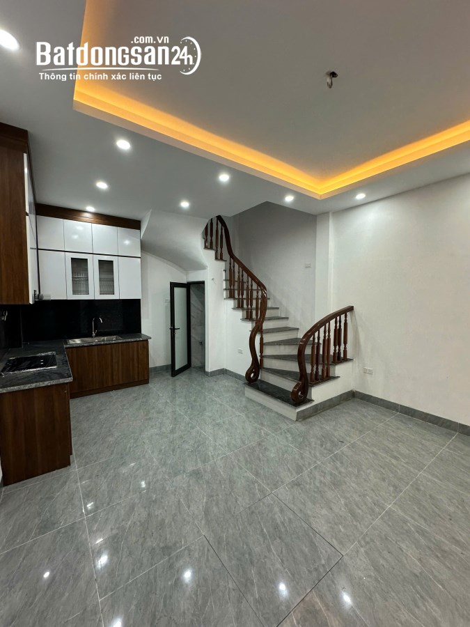 Thượng Thanh Bán Nhà Thanh Am - Long Biên  DT 40m2 x 5 Tầng x MT 4,3m  Nở Hậu