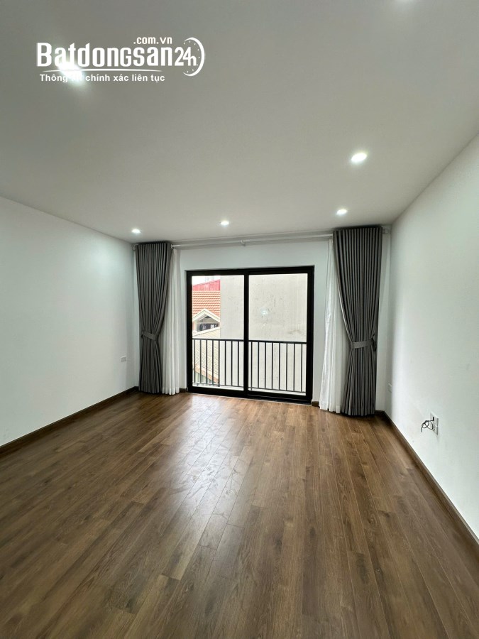Thượng Thanh Bán Nhà Thanh Am - Long Biên  DT 40m2 x 5 Tầng x MT 4,3m  Nở Hậu