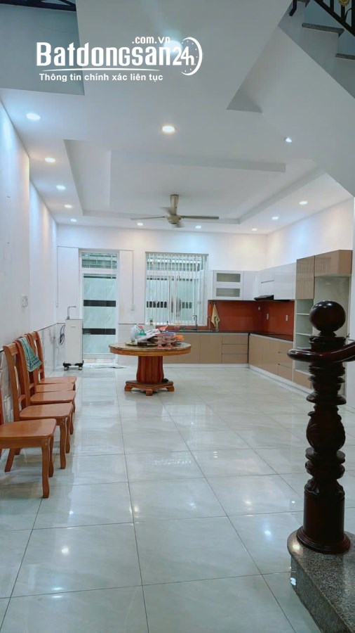 Cho thuê nhà nguyên căn 3 lầu view thoáng đẹp 4PN giá cực rẻ 15Tr/th tại KDC 13E Intr