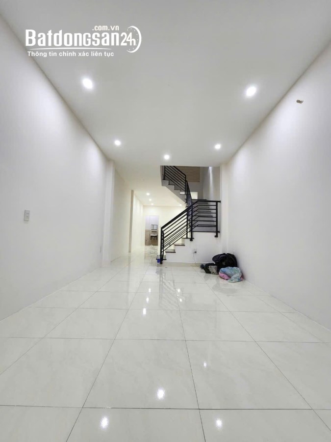 BÁN NHÀ NGUYỄN ĐỨC THUẬN P13 TÂN BÌNH 68M 3 TẦNG CHỈ 6 TỶ 8