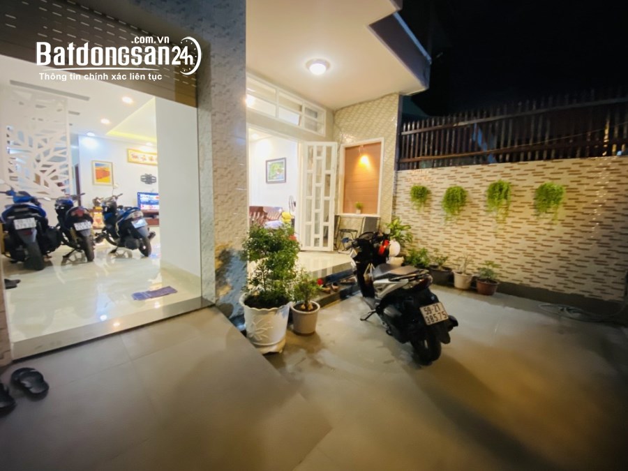 Bán nhà 160m², 2 tầng, 3PN, 4WC, Trường Thọ, Thủ Đức - 9.1 tỷ
