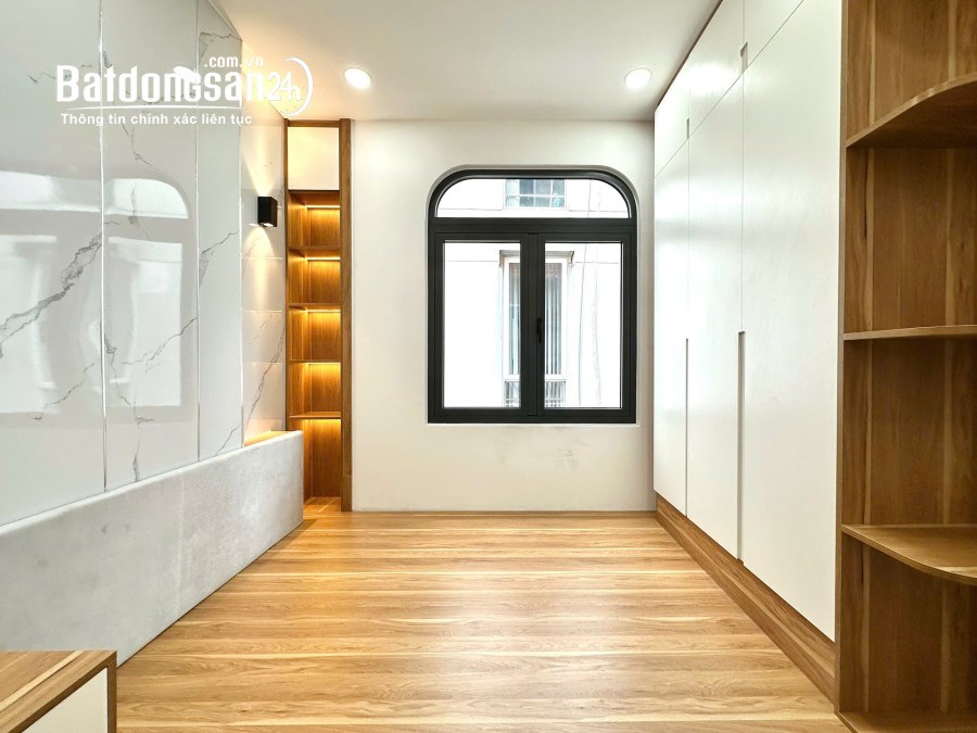 Bán nhà gần đường Trần Quang Khải, Tân Định, Quận 1, 3T 32m2 full NT giá 9,8 tỷ