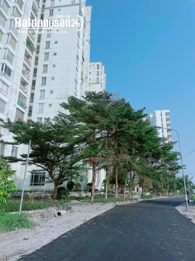 Cần bán gấp nền Nhà Phố Lô A-100m2 đường 14m KDC 13E Làng Việt Kiều đã có Móng cọc