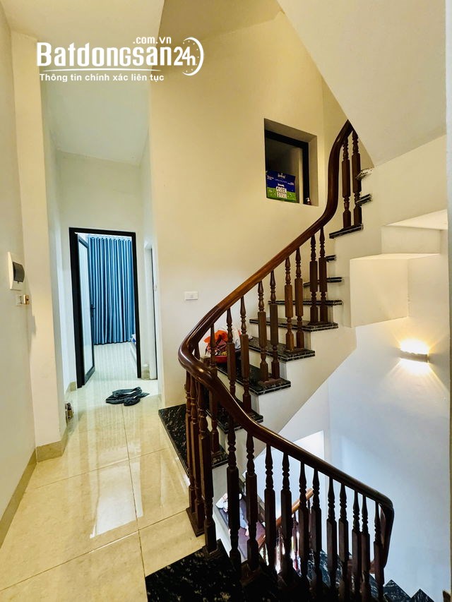 Bán Gấp Nhà Lô Góc Dịch Vọng – Cầu Giấy – 40m² – 4 Tầng – Chỉ 8.35 Tỷ 