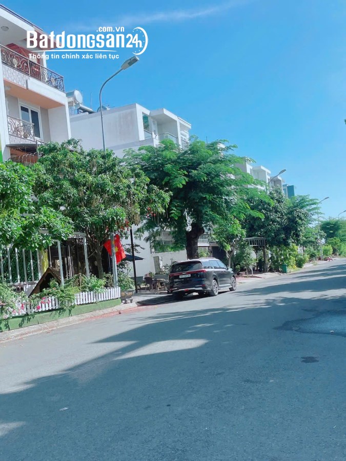 Đường Nguyễn Văn Linh nền Nhà Phố KDC 13E Intresco 100m2 giá 4 Tỷ 680 bao sang tên