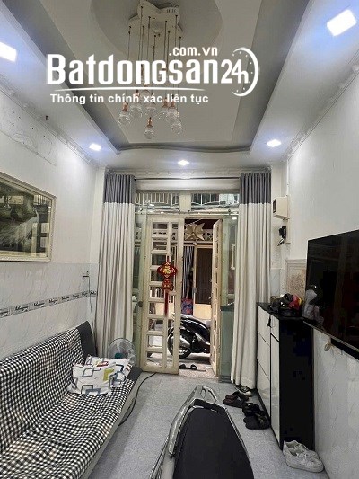 Bán gấp nhà Đường Trần Bình Trọng, Phường 2, Quận 5 để đi định cư nước ngoài