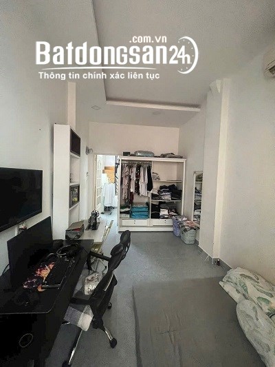 Bán gấp nhà Đường Trần Bình Trọng, Phường 2, Quận 5 để đi định cư nước ngoài