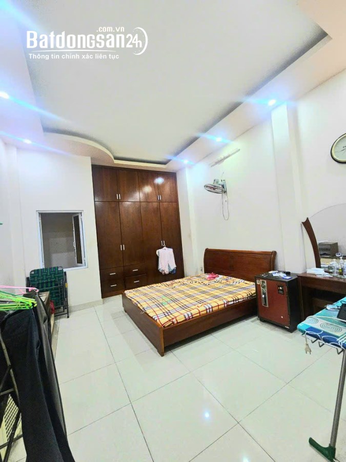 Bán nhà mặt tiền Đường Ni Sư Huỳnh Liên, Phường 10, Quận Tân Bình