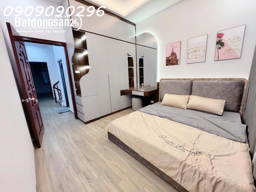 Trung Hoà Cầu Giấy bán nhà Hoàng Ngân oto đỗ cửa 52m2 - 4 tầng - giá 13 tỷ