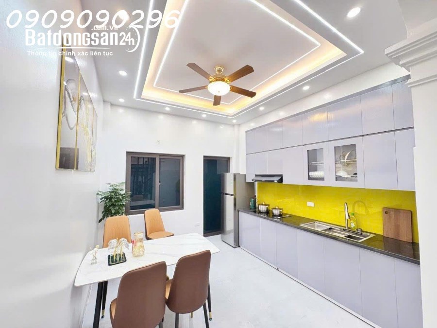 Trung Hoà Cầu Giấy bán nhà Hoàng Ngân oto đỗ cửa 52m2 - 4 tầng - giá 13 tỷ