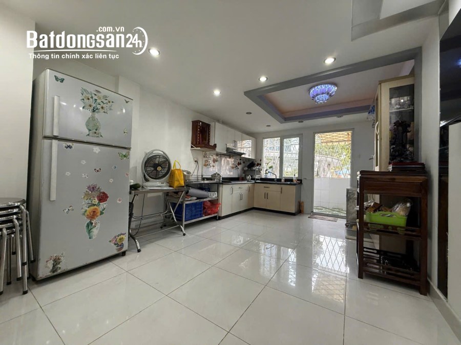 Bán nhà Hẻm Xe Hơi Xóm Đất, gần Đường Ông Ích Khiêm, Phường 8, Quận 11