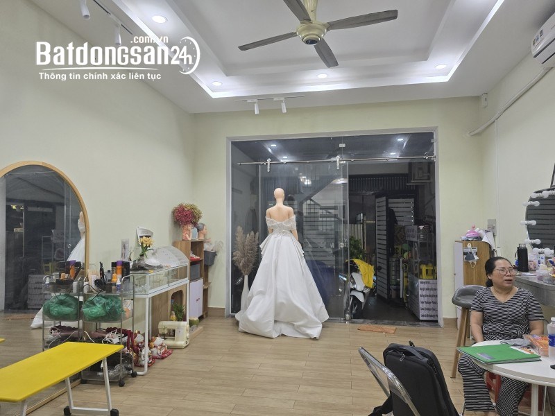 Bán nhà mặt phố Bình Chiểu, Thủ Đức, nhà 4 tầng, DT 332m², sổ hồng.