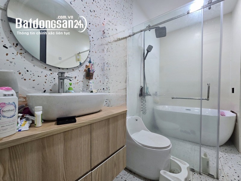 Bán nhà mặt phố Bình Chiểu, Thủ Đức, nhà 4 tầng, DT 332m², sổ hồng.