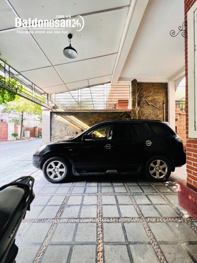 Bán biệt thự Làng Việt Kiều Châu Âu đường Nguyễn Văn Lộc DT 200m2 x 3 tầng giá 47.9 t