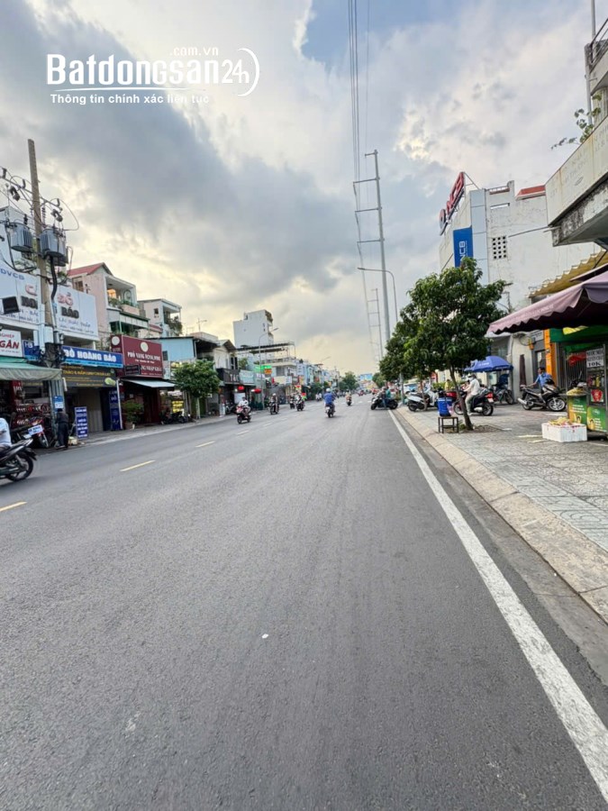 Bán nhà mặt tiền Đường Lạc Long Quân, Phường 10, Quận 11