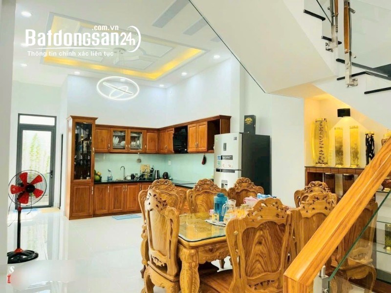 Bán nhà mặt phố Linh Tây, Thủ Đức, 106m², sổ hồng, 12.2 tỷ, Đường Số 4