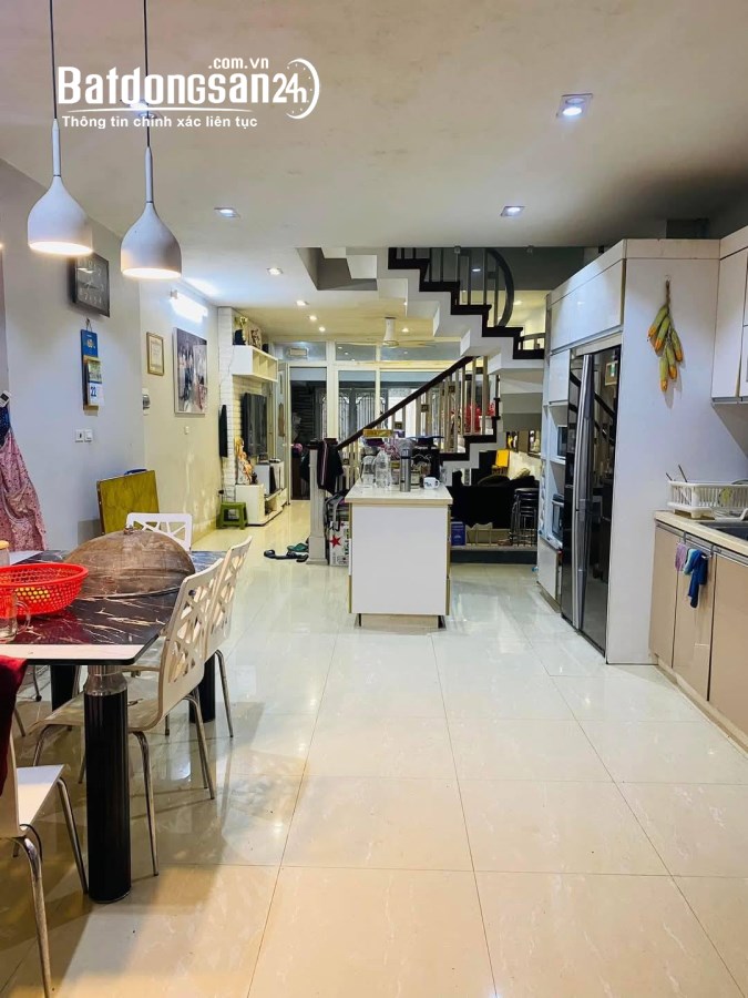 Bán nhà mặt tiền Đường Hà Cầu, Phường Phú La, Quận Hà Đông ,sát metro và quận ủy