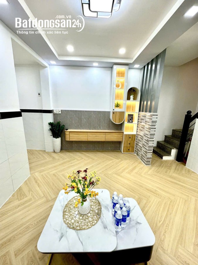 Bán NR 2 tầng Đường Cách Mạng Tháng Tám (Quận 3), Phường Nhiêu Lộc, Hồ Chí Minh