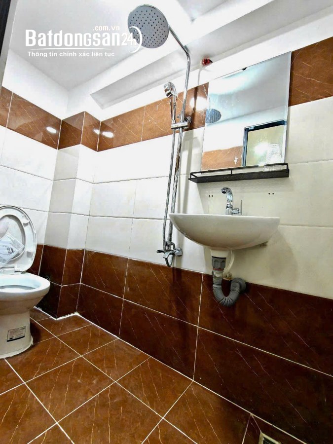 Bán NR 2 tầng Đường Cách Mạng Tháng Tám (Quận 3), Phường Nhiêu Lộc, Hồ Chí Minh