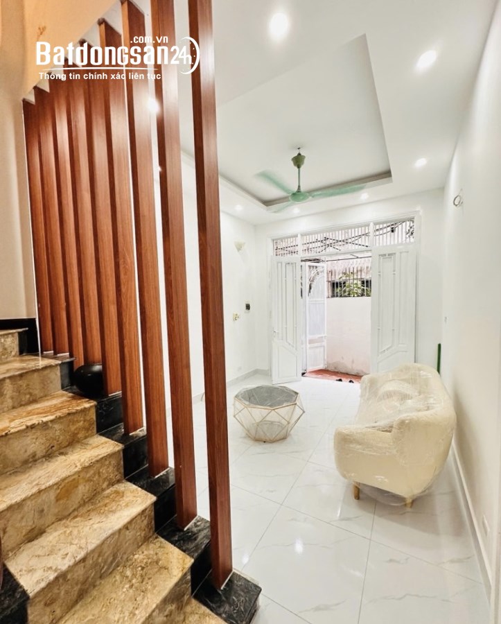NHÀ LẠC LONG QUÂN- VIEW HỒ TÂY- SÁT Ô TÔ ĐỖ- 42M- 5 TẦNG- 8.x TỶ