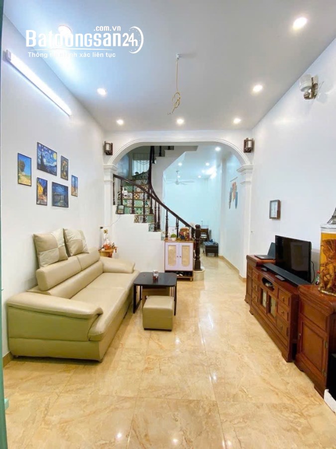 Nguyễn Phúc Lai hồ Hoàng Cầu, Phường Đống Đa. Ô tô đỗ cửa - giá đẹp