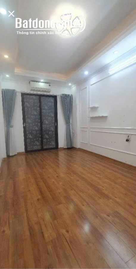 NHÀ ĐẸP BÁT KHỐI ĐÀM QUANG TRUNG LONG BIÊN 5 TẦNG 5,85 TY - GẦN Ô TÔ GẦN PHỐ 
