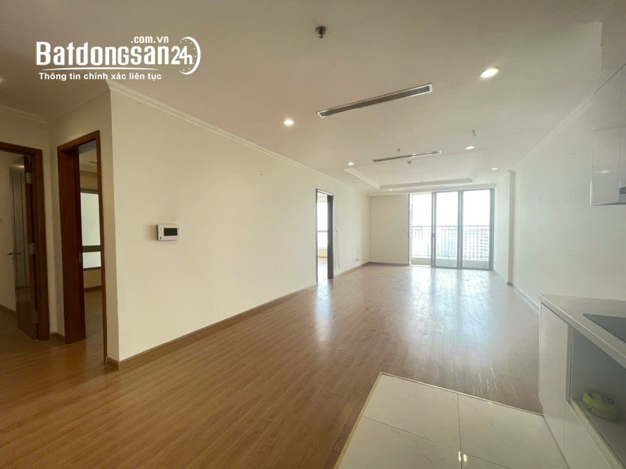 Cho thuê căn hộ Vinhomes Nguyễn Chí Thanh, 3 ngủ, đồ cơ bản, giá 24tr