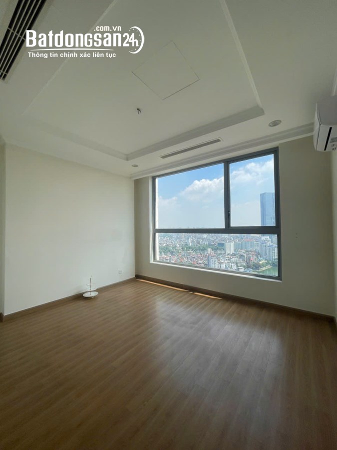 Cho thuê căn hộ Vinhomes Nguyễn Chí Thanh, 3 ngủ, đồ cơ bản, giá 24tr