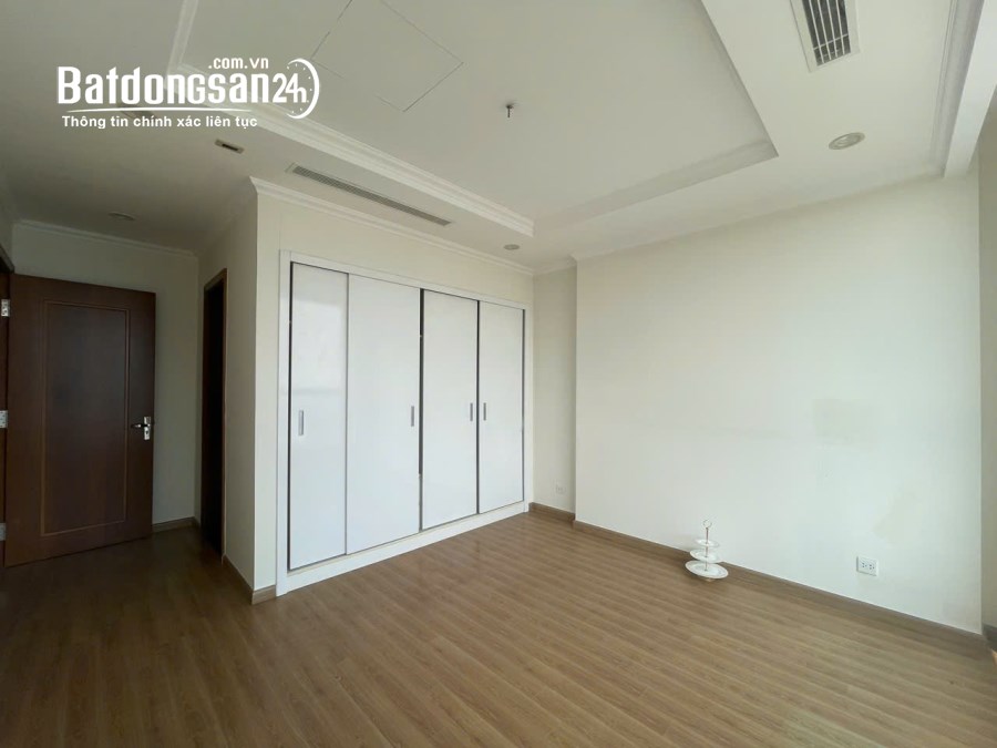 Cho thuê căn hộ Vinhomes Nguyễn Chí Thanh, 3 ngủ, đồ cơ bản, giá 24tr