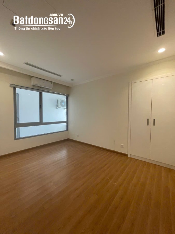 Cho thuê căn hộ Vinhomes Nguyễn Chí Thanh, 3 ngủ, đồ cơ bản, giá 24tr
