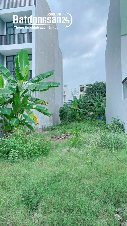 Tôi cần bán nền đất 100m2 KDC 13E Intresco đường 12m giá 40 Triệu/m2