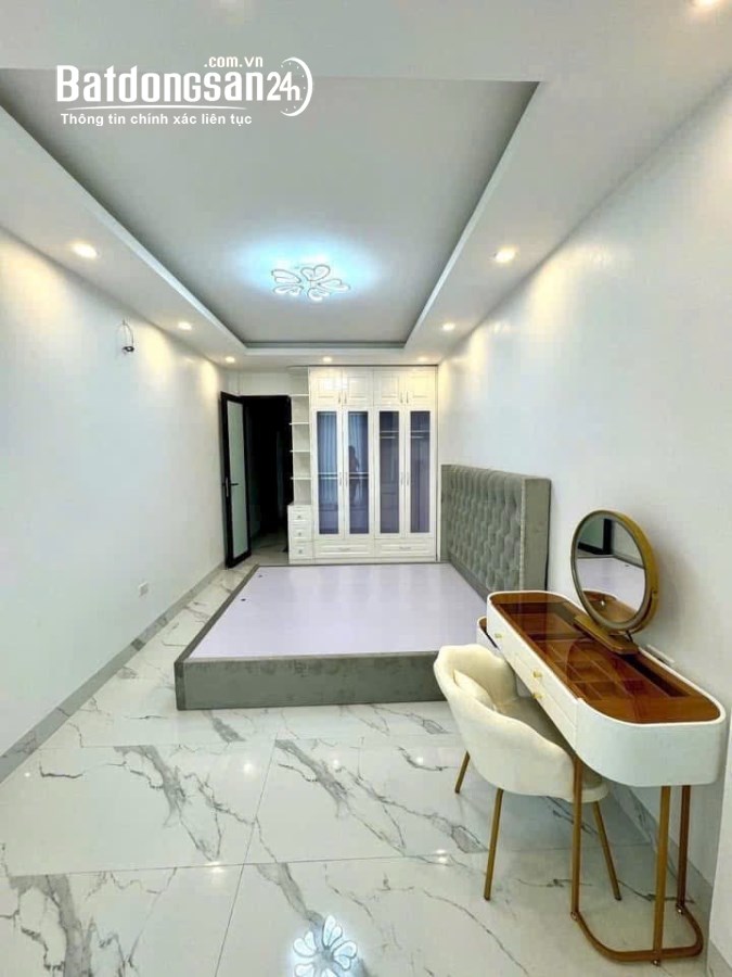 BÁN NHÀ THẠCH BÀN LONG BIÊN 52M 6 TẦNG THANG MÁY - LÔ GÓC GARA Ô TÔ - 9,25TY 