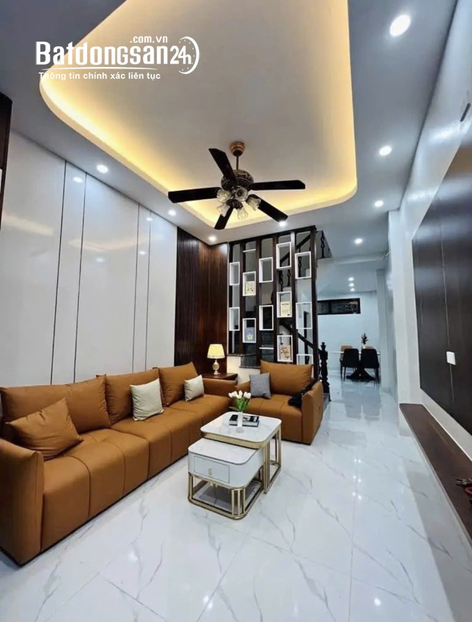 BÁN NHÀ BÁT KHỐI PHỐ TRẠM LONG BIÊN – 42M – 5 TẦNG –LÔ GÓC – 5 PHÒNG NGỦ – Ô TÔ  9,8T