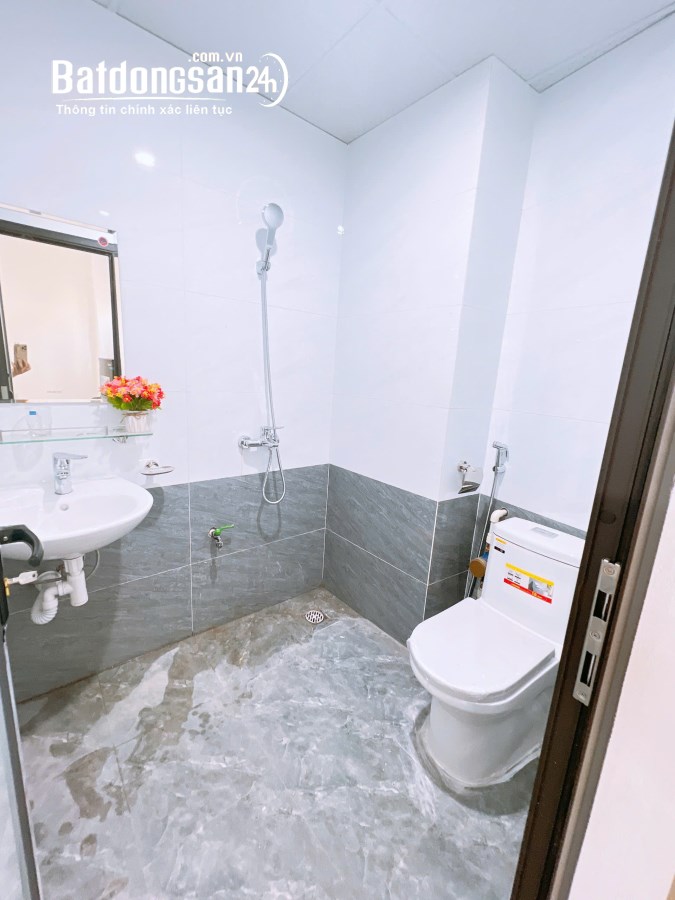 Cho thuê nhà Đường Lạc Long Quân, Phường Tây Hồ (Q Tây Hồ cũ), Hà Nội