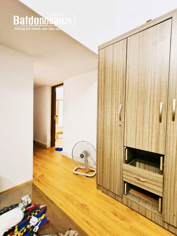 Bán căn hộ CCMN ngõ 102 Trần Thái Tông, Cầu Giấy 63m, 3PN2WC giá 2.2 tỷ, về ở ngay