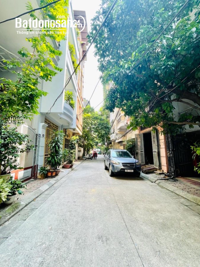 "Bán nhà phố Lạc Trung, Phường Bạch Mai, 73m, 4 tầng, mt 4.5m. Giá: 28.5 tỷ