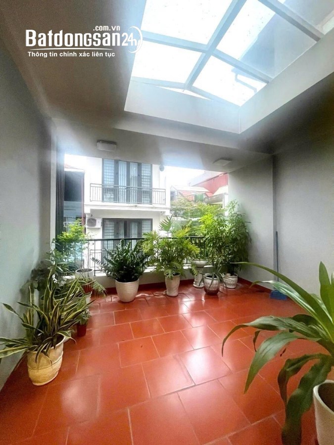 "Bán nhà phố Lạc Trung, Phường Bạch Mai, 73m, 4 tầng, mt 4.5m. Giá: 28.5 tỷ