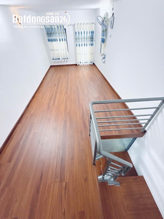 Nhà bán MẶT TIỀN đường Đoàn Văn Bơ Quận 4 MỚI ĐẸP, khu buôn bán sầm uất qua q1 2 phút