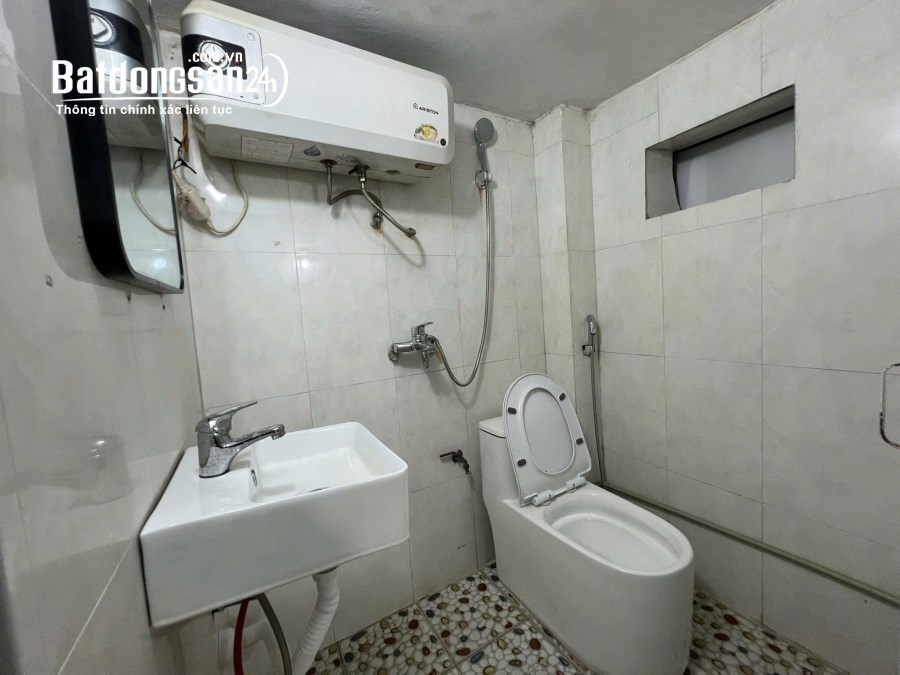 Cho thuê nhà tập thể T1, ngõ 76 Nguyễn Chí Thanh, Đống Đa 35m, 2PN, giá 7tr, Phường Láng