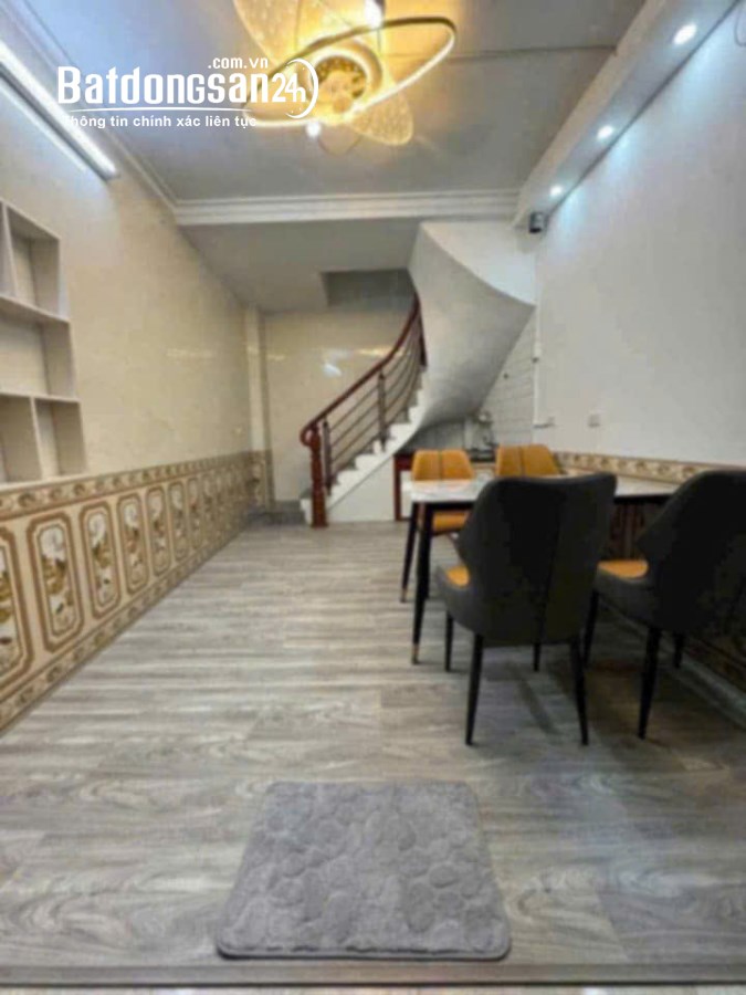 Cho thuê nhà phố Cầu Đất phường Hồng Hà, Hoàn Kiếm 20m x 5T giá 7.5tr, ở NHÓM, GĐ